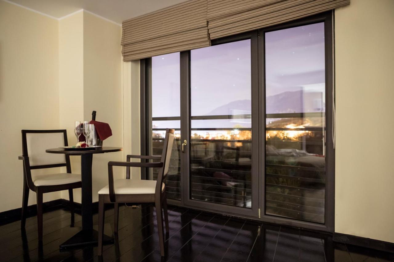 Manhattan Village Hotel Sulmona Zewnętrze zdjęcie