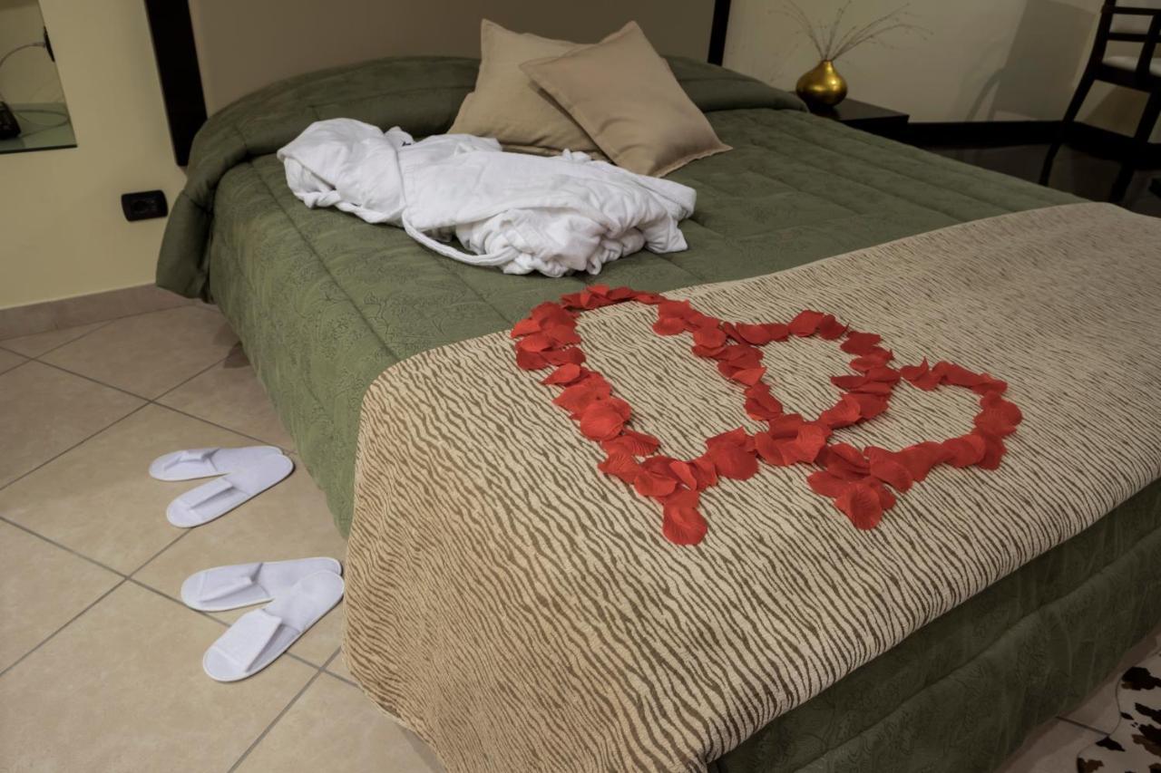 Manhattan Village Hotel Sulmona Zewnętrze zdjęcie