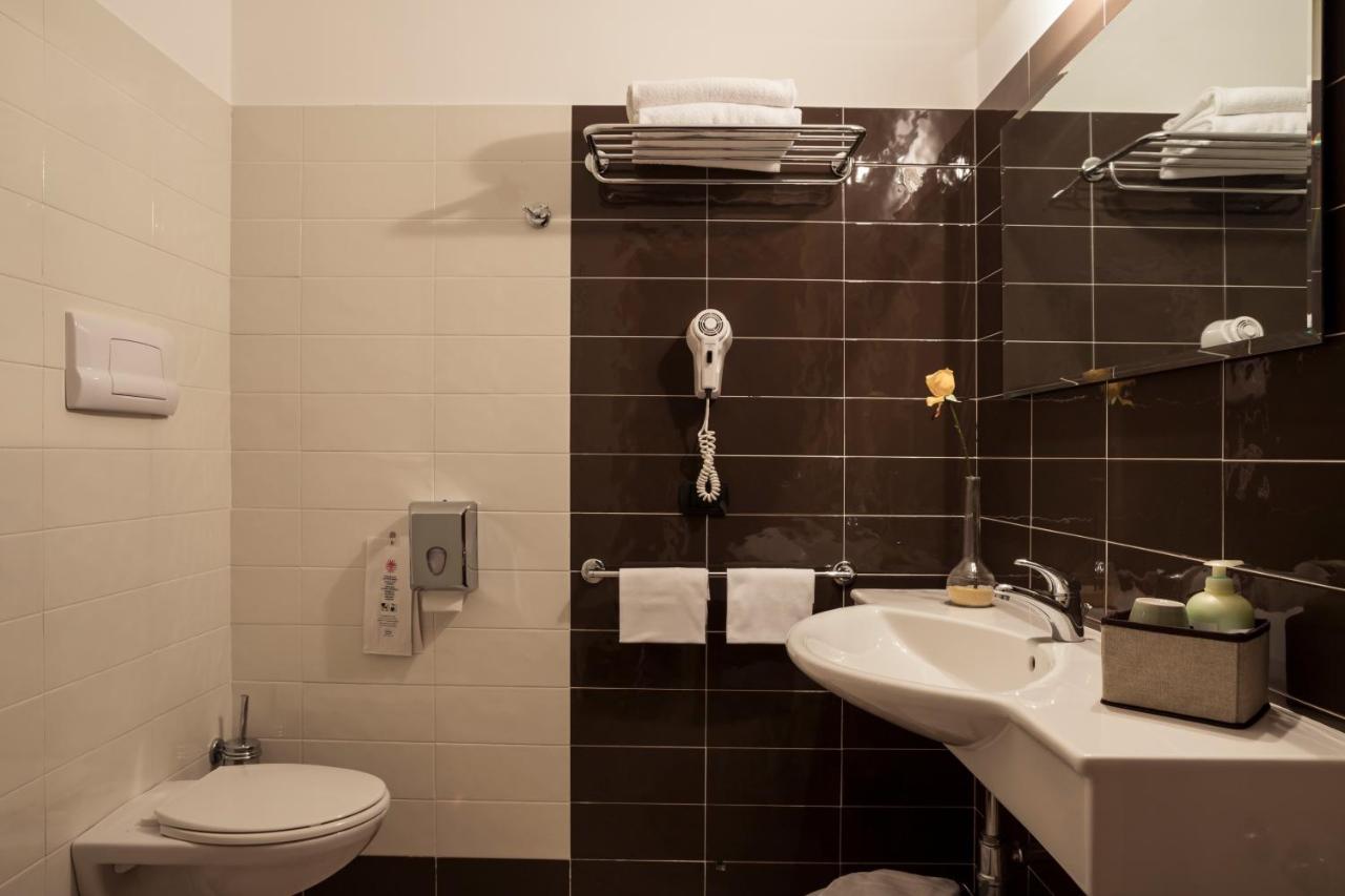 Manhattan Village Hotel Sulmona Zewnętrze zdjęcie