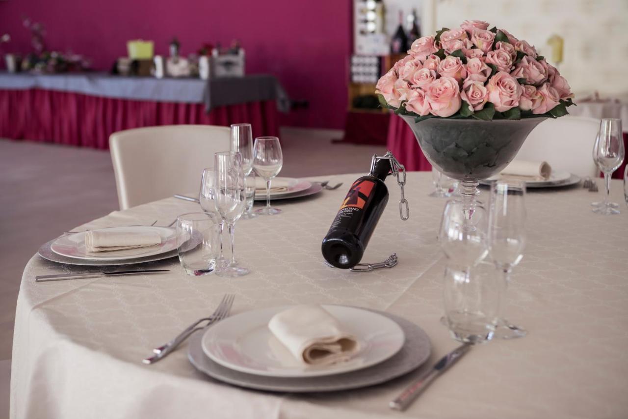 Manhattan Village Hotel Sulmona Zewnętrze zdjęcie