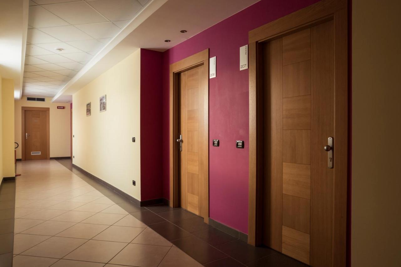 Manhattan Village Hotel Sulmona Zewnętrze zdjęcie
