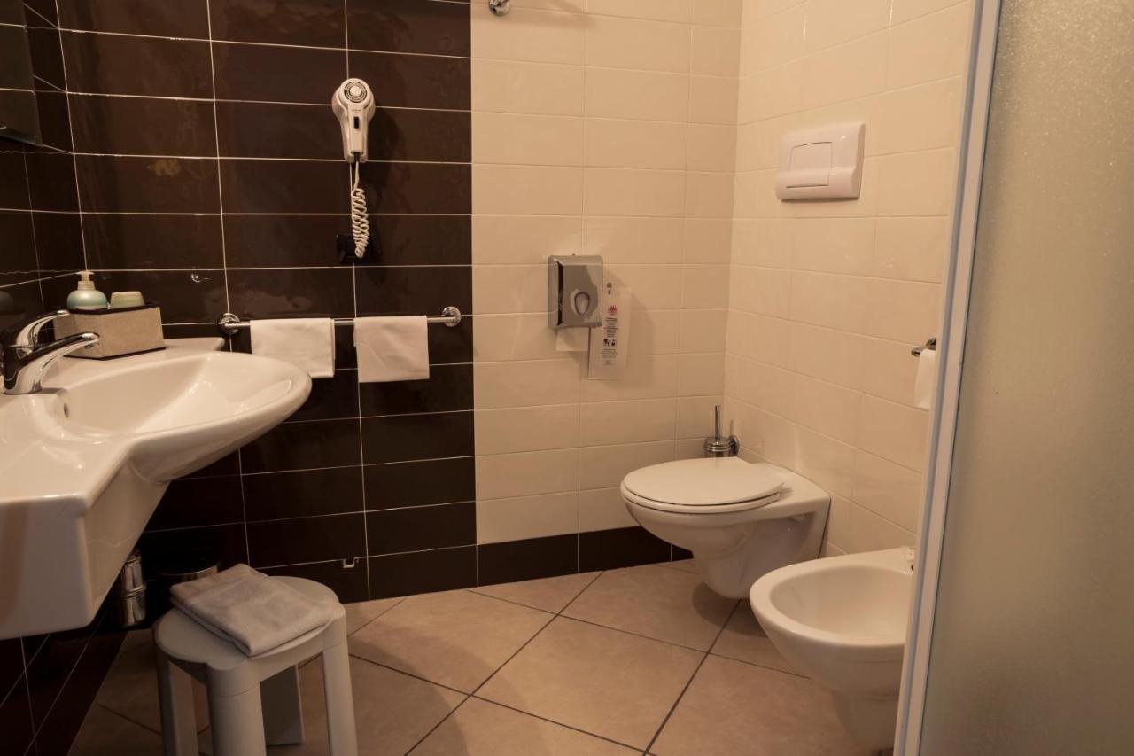 Manhattan Village Hotel Sulmona Zewnętrze zdjęcie