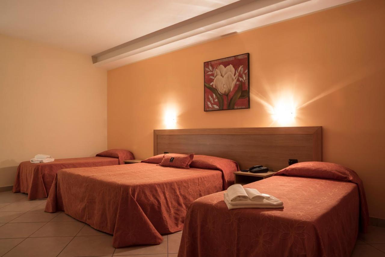 Manhattan Village Hotel Sulmona Zewnętrze zdjęcie